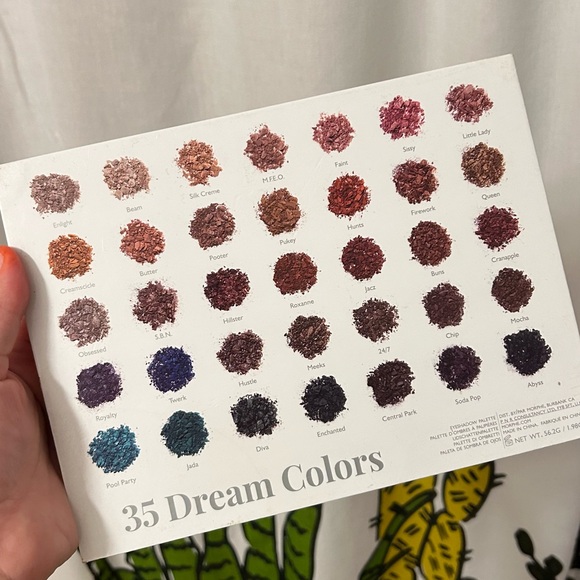 Makeup -EyeShadow - Picture 3 of 3